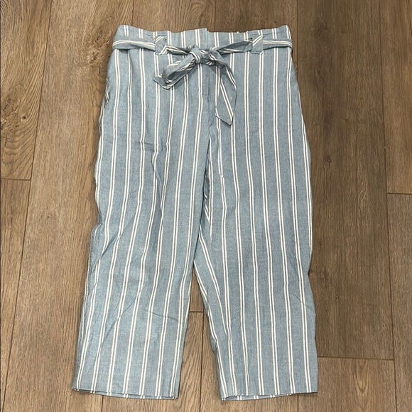 Chico's Women’s Waist Tie Blue White Striped Nautical Capris Size 1.5/10P - Picture 1 of 7